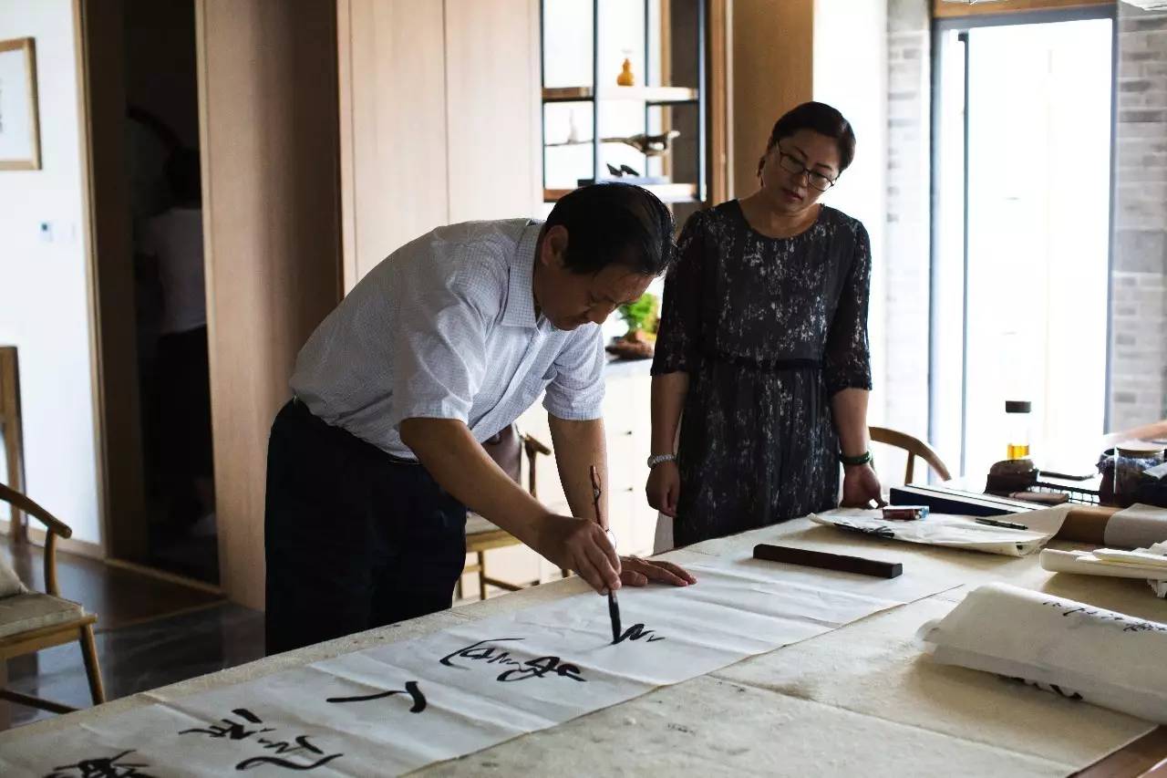 周村大事著名书法大师苏久芳为周村区创业孵化中心题字